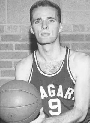 abathrowbacks's tweet photo. Happy 93rd birthday to Hubie Brown. 🙏🙌

Reshare this if you agree Coach Brown is a living legend! https://t.co/5YL91KUWia