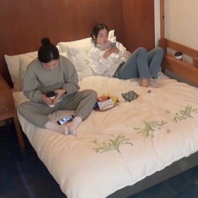 chobom_seulrene's tweet photo. seulrene: https://t.co/2pA9JZItdN