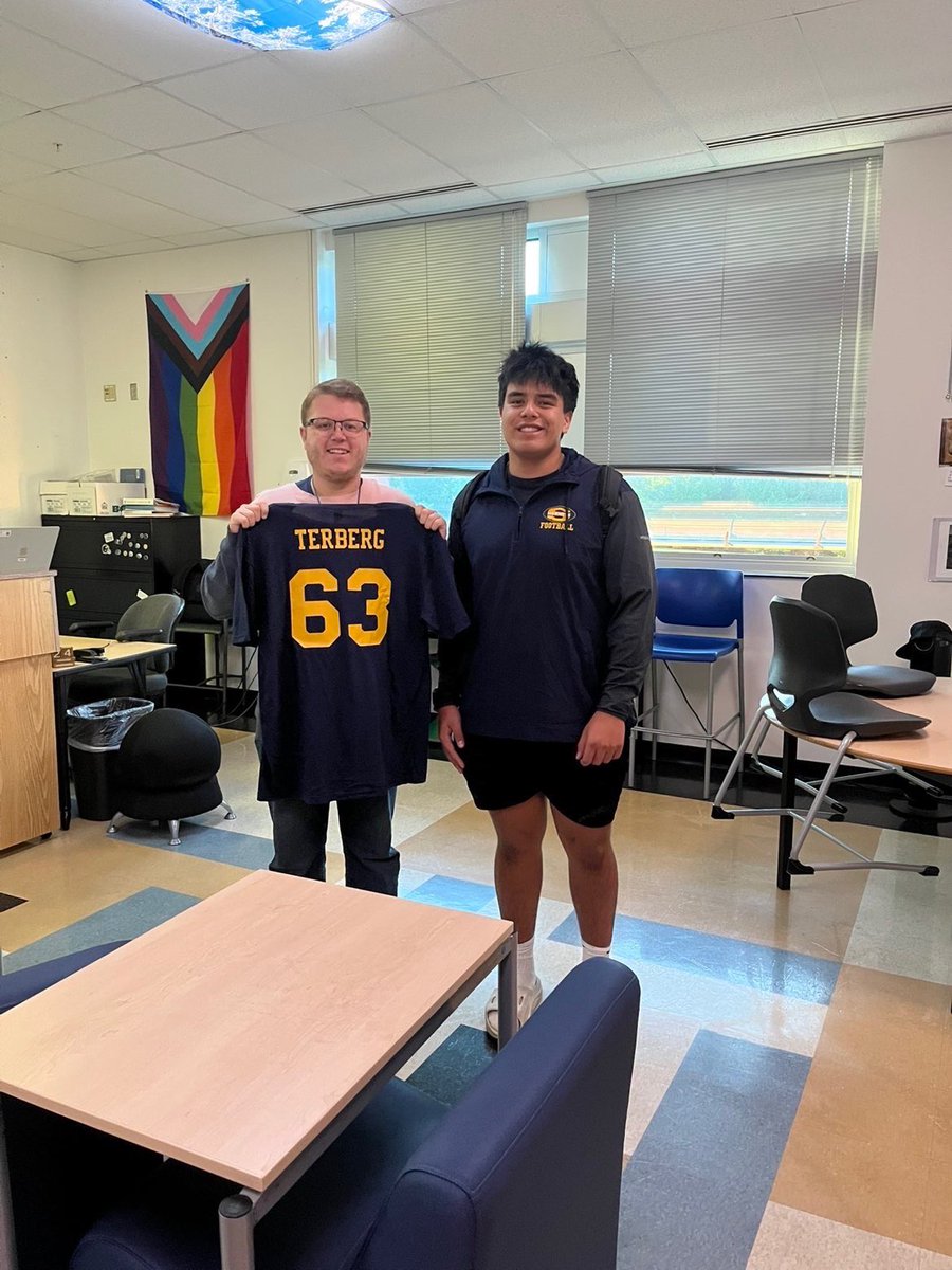 SalineFootball's tweet photo. Thank you to our teachers that make a DIFFERENCE and IMPACT our players in the classroom
#OurTime | #GoHornets https://t.co/v6sYJTNIfn
