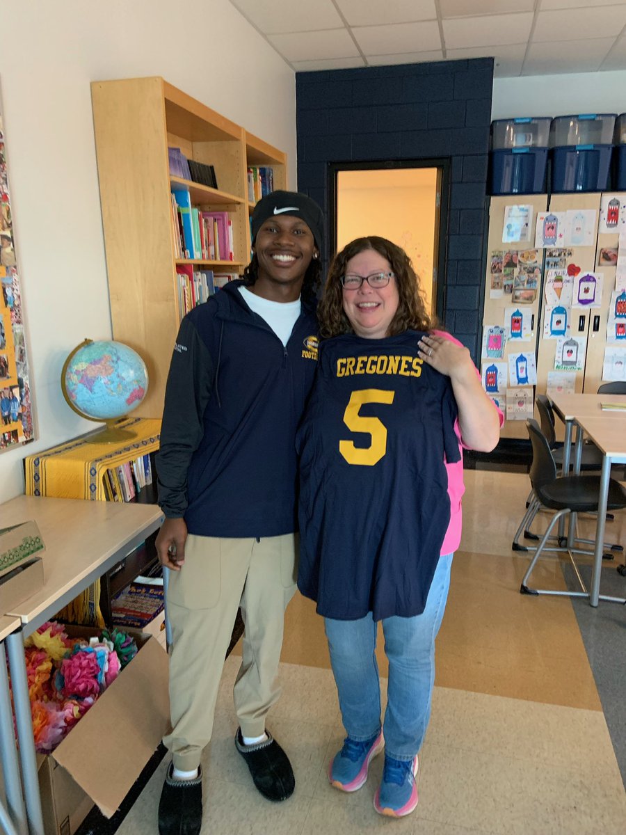 SalineFootball's tweet photo. Thank you to our teachers that make a DIFFERENCE and IMPACT our players in the classroom
#OurTime | #GoHornets https://t.co/v6sYJTNIfn