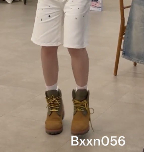 2teefox's tweet photo. thx por's legs for saving lives https://t.co/KiErWy7vuB