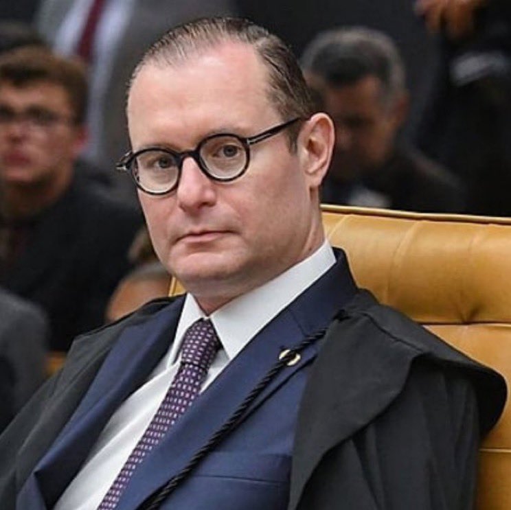 drpaulofaria22's tweet photo. O “devogado” do Lula, disfarçado de ministro do “sstf”, SE FU…. https://t.co/alMZ5LO5EG
