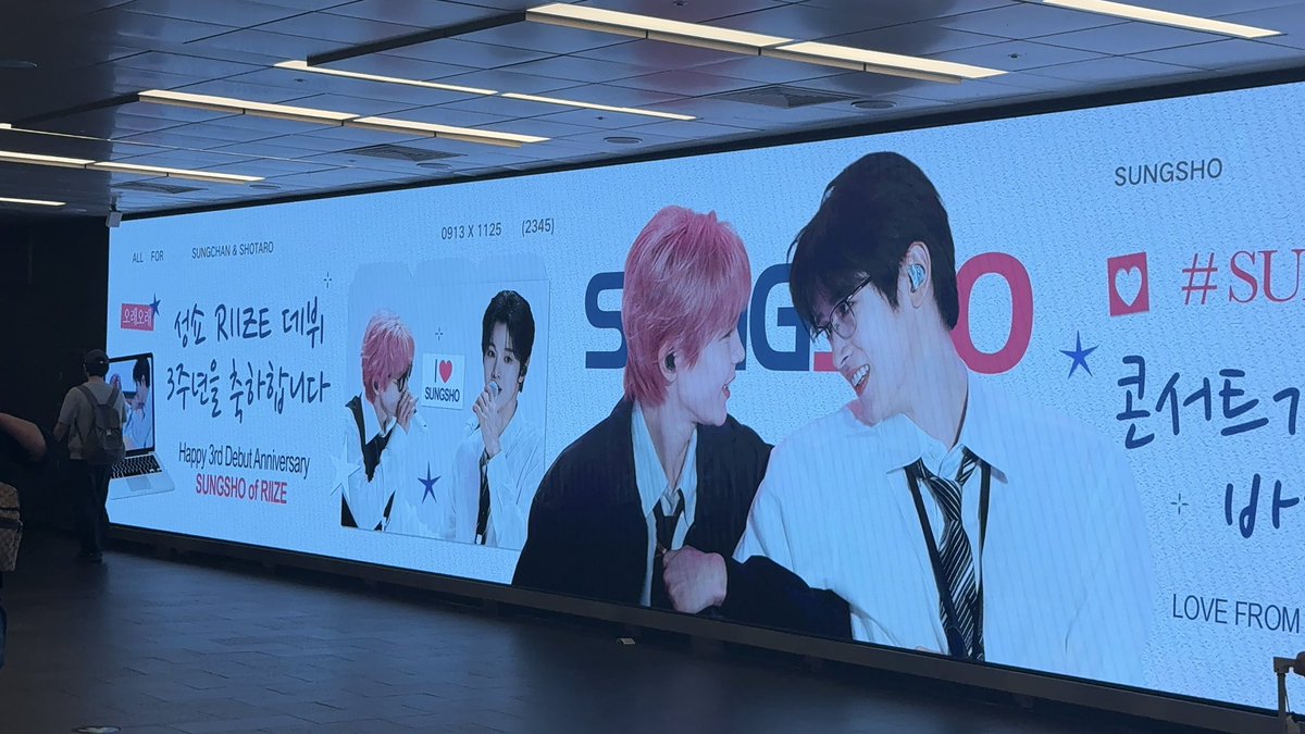 seetheflorence_'s tweet photo. ชั้นยังรักป้ายซองโชอันนี้อยู่มาก ชอบที่เป็นLEDใหญ่ๆสามอันติด เริ่ดมาก เลิฟพลังเงินหยวนอ่ะ https://t.co/KMW4HlREOK