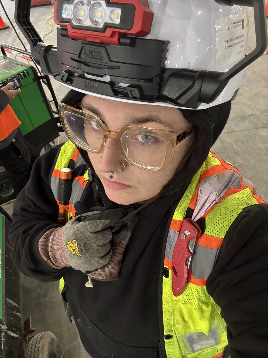 mojopinz's tweet photo. yes im blue collar now n its brick tiddies out this bitch https://t.co/x2NPWfvx4X
