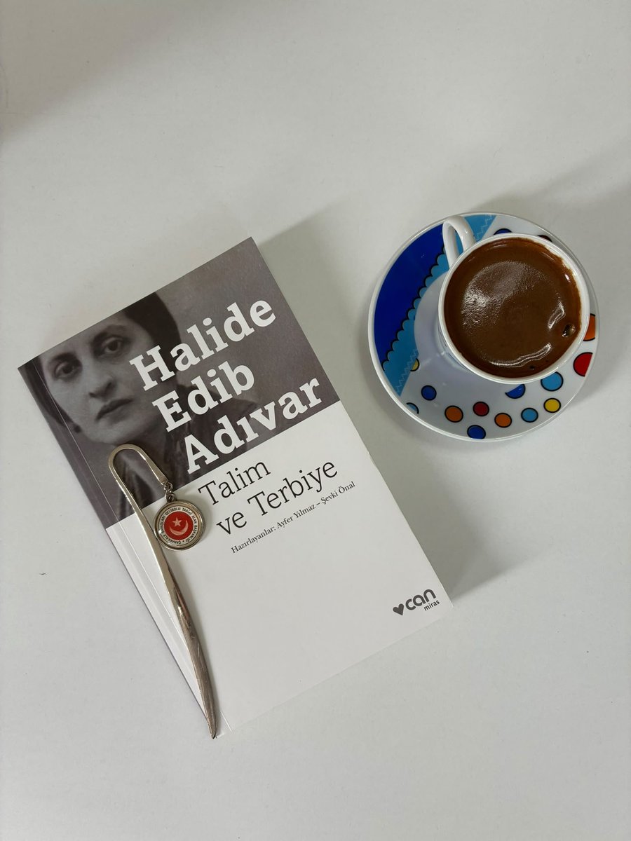 hakantigin17's tweet photo. Halide Edip Adıvar zamanı...

Kitap hediyesi için Metin Özdamarlar hocama çok teşekkür ederim. 
@mozdamarlar 
@canyayinlari
 
#halideedipadıvar #talimveterbiye #canmiras https://t.co/ITaxooEhps