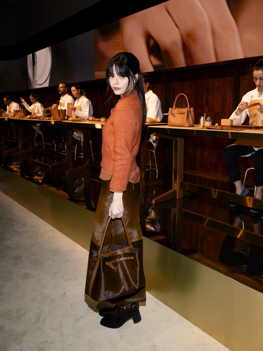 th_hashtag's tweet photo. 📸 เก็บตกภาพโมเมนต์ของ เบ็คกี้ รีเบคก้า @AngelssBecky แบรนด์แอมบาสเดอร์ของ Tod’s @Tods ระหว่างร่วมชมแฟชั่นโชว์ Tod’s คอลเลกชัน Spring/Summer 2027 

#BeckyxMFWTodsSS27 
#Tods #TodsSS27 
#beckysangels #BeckyArmstrong 
#MilanFashionWeek https://t.co/U3Cwxo6Nt7
