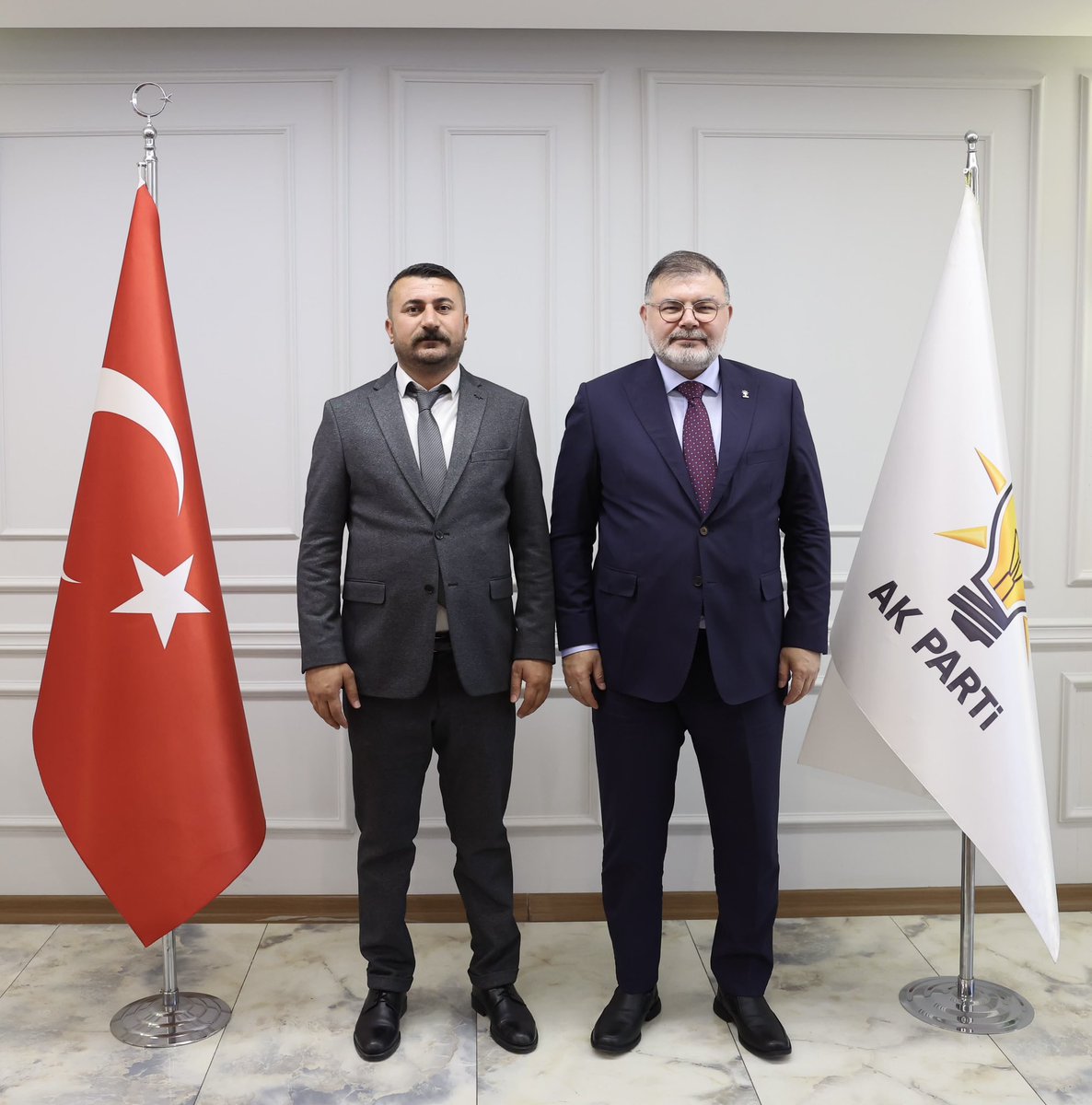 Bilalsaygili's tweet photo. Ege Celaliler Federasyonu Başkanı Sn. Musa Demirhan ve federasyonun kıymetli temsilcilerini İl Başkanlığımızda ağırladık.

Birlik, beraberlik ve dayanışma kültürümüzü güçlendiren sivil toplum kuruluşlarımızla İzmir’imiz için ortak akıl ve gönül birliği içerisinde çalışmaya devam edeceğiz.

Nazik ziyaretleri ve kıymetli sohbetleri için kendilerine teşekkür ediyorum.