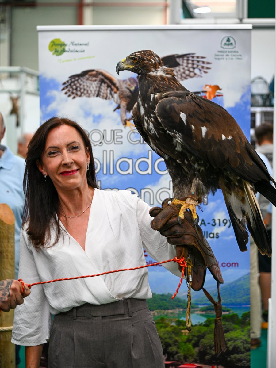 Fina_MartinezG's tweet photo. Inauguramos en Jaén la XVIII edición de Ibercaza, una cita que refleja la importancia de la actividad cinegética en Andalucía.

La caza genera 1.748 M€ de PIB y 32.943 empleos en nuestra comunidad. Trabajamos con el sector para avanzar hacia una práctica sostenible y ordenada. https://t.co/AILOcDuoiN