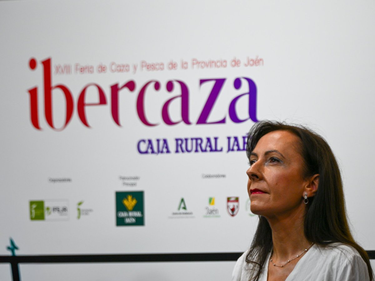 Fina_MartinezG's tweet photo. Inauguramos en Jaén la XVIII edición de Ibercaza, una cita que refleja la importancia de la actividad cinegética en Andalucía.

La caza genera 1.748 M€ de PIB y 32.943 empleos en nuestra comunidad. Trabajamos con el sector para avanzar hacia una práctica sostenible y ordenada. https://t.co/AILOcDuoiN