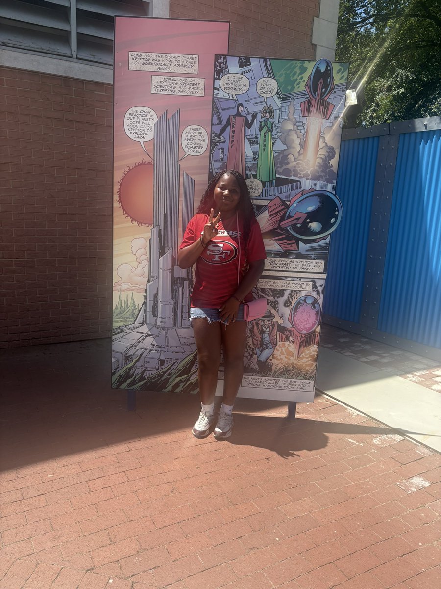 CallieMayes06's tweet photo. Six flags shenanigans!! #fallvibes #lovely #friendship #allsmiles #blackgirlmagic https://t.co/8cbyPooKbf