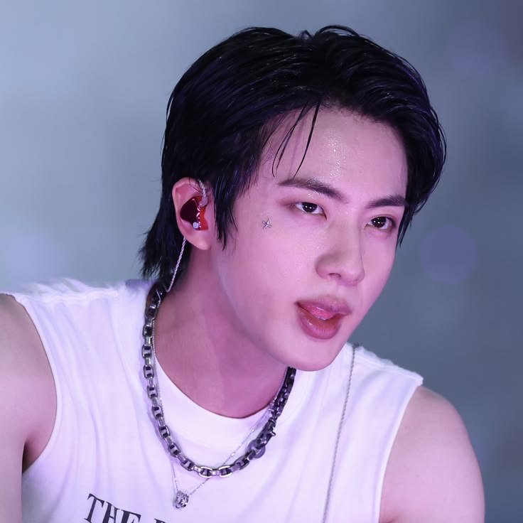 seokjinnienw's tweet photo. My Bias 🎀                          My Bias Wrecker 🍷 https://t.co/8alMUAgnMF