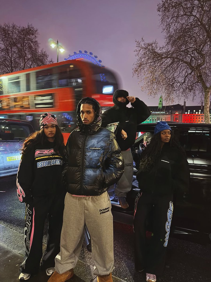 robert_bebe's tweet photo. mark your calendar: this sunday, january 18th, 8pm uk time for new pieces ♨️🚨

heat reactive star camo puffer in black
star balaclava fleece in black
star logo basics set in navy blue
broken plane knit in black
fast boyz set
fur zip up set in green s... https://t.co/KFkW626dmY