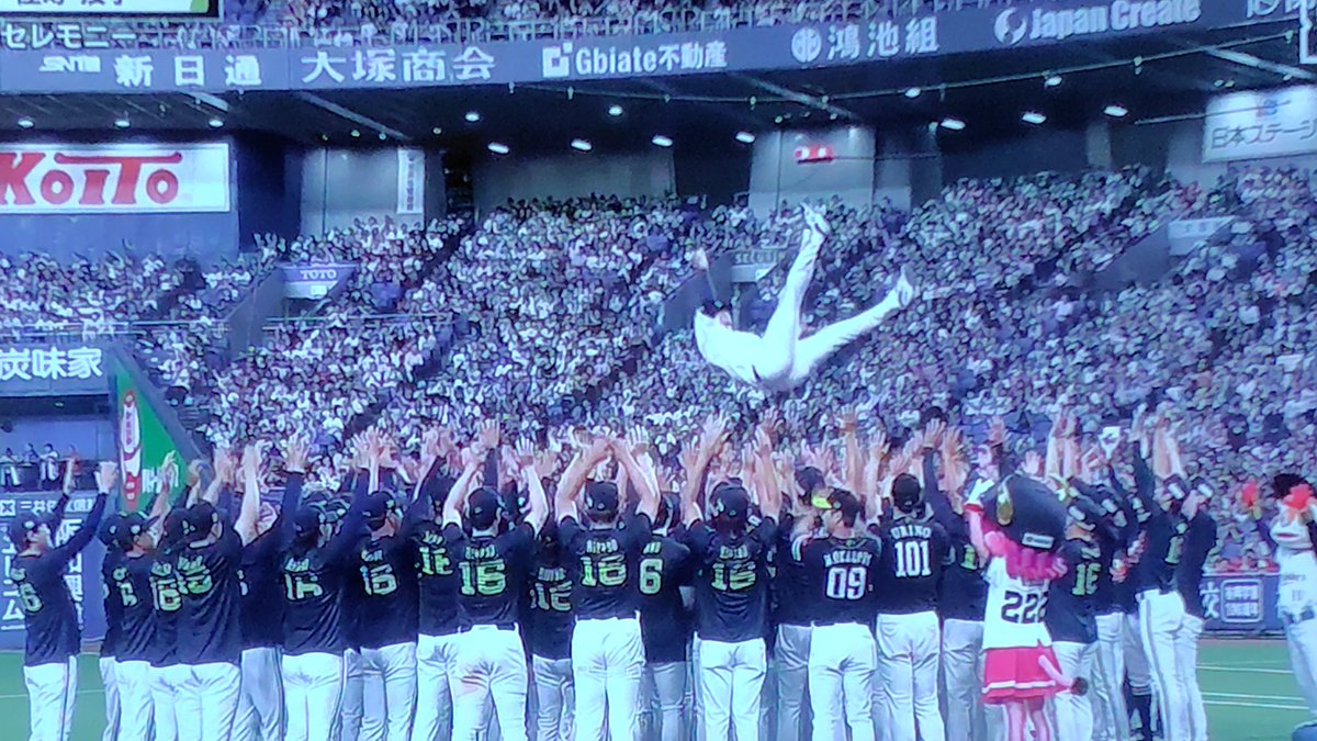 RandY_TiTi's tweet photo. 我らが平野佳寿投手（宇治市立小倉小学校卒業、小倉リトルズ出身）引退。日米通算65勝205ホールド258セーブは前人未到の大記録。私たち小倉小学校卒業生、小倉リトルズ出身者の誇りでした。#オリックスバファローズ #平野佳寿 #宇治市立小倉小学校 #小倉リトルズ https://t.co/Ts34su60Hy