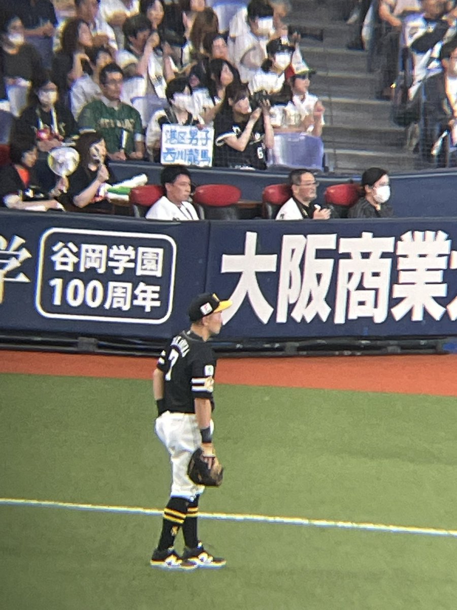 Sai__Hawks's tweet photo. 晃さん🥲🥲
最後の現地にヒット見れてよかった😭😭
平野投手と晃さんの奇跡の対決も滝涙。
個人的に大大大好きな晃コンビとマッキー＆晃さん🌟🌟 https://t.co/5qCnqwKv1E