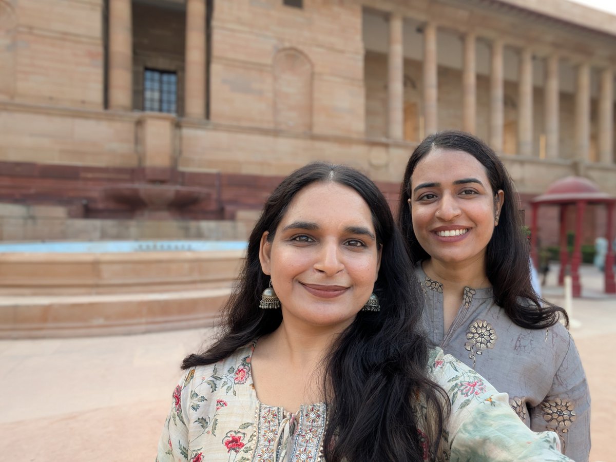 GayatriMis81's tweet photo. We have pledged to return back to this place asap. @rashtrapatibhvn you didn't meet us Madam but we will return back as officers to meet you.
#اليوم_الوطني_السعودي_٩٦ #पंडित_दीनदयाल_उपाध्याय #simyoPackRealme16Pro #Österreich #HuracánPolo https://t.co/fcLMdiPQwR