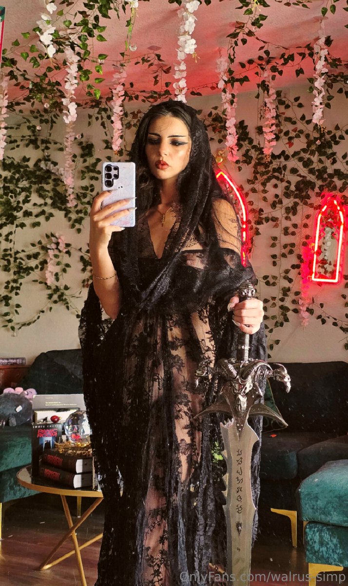 MatthewLopez66's tweet photo. #FallingForFriday Amazing Stunning Sultry Cool AF @Walrus_simp https://t.co/vICDJWpytb