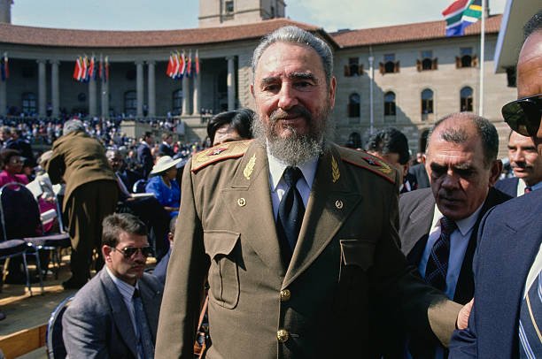 HistorySAZAR's tweet photo. Cuban leader Fidel Castro at the Union Buildings during Nelson Mandela's Inauguration, Pretoria, South Africa, May 1994. Credit Peter Turnley/Corbis/VCG/Getty https://t.co/O9iClu0tAO