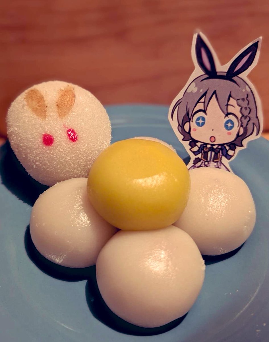 Notty_san's tweet photo. 月見団子とうさぎさん。 https://t.co/3swHfKjAzj