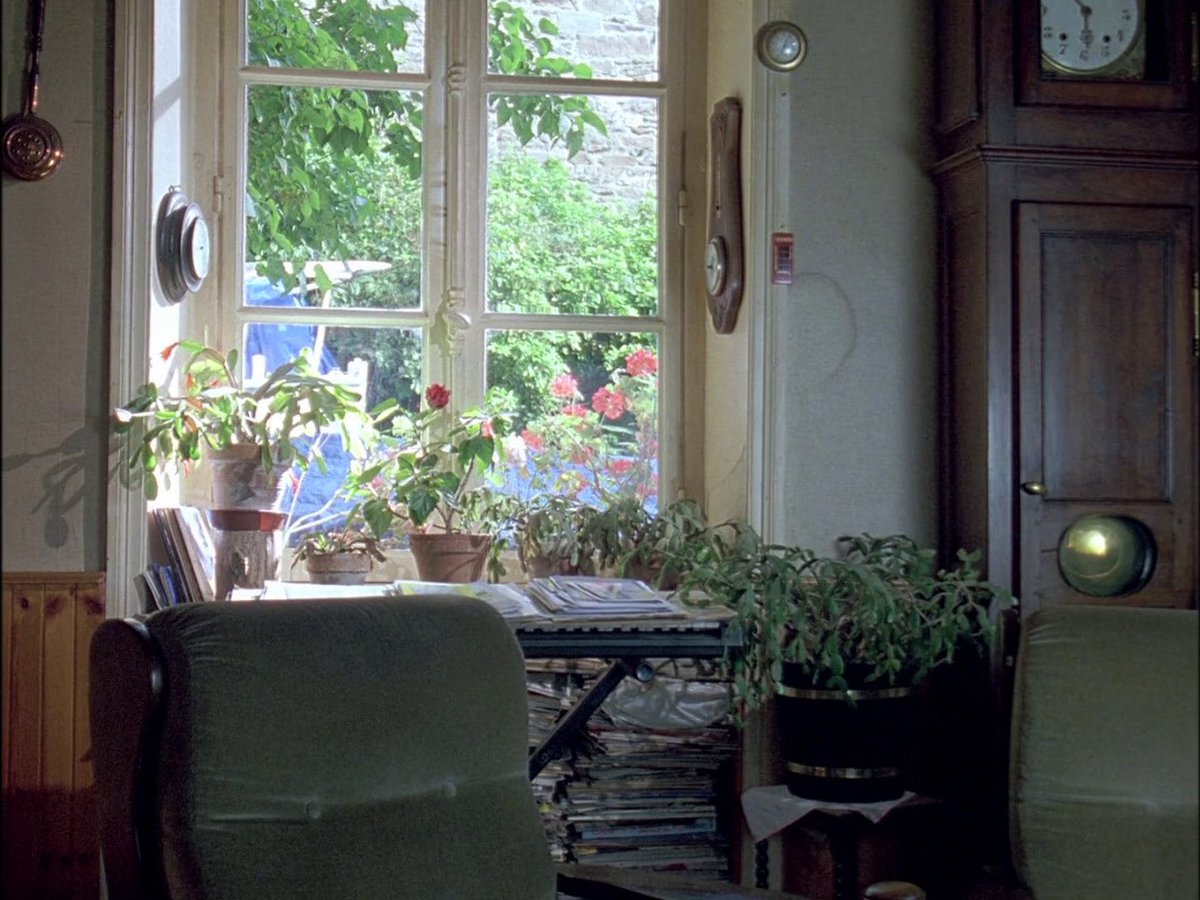 MaryamB6_'s tweet photo. thinking about èric rohmer film interiors https://t.co/txYYW8fcae