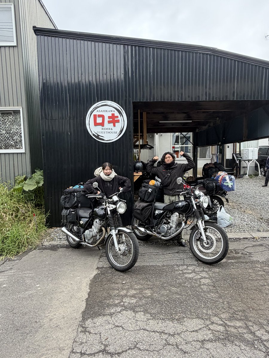 raidrhouseROKI's tweet photo. 楽しいお友達バイク旅
気をつけて北海道楽しんでください😊

女性も気軽に泊まれる宿
フェリー降りたらとりあえずロキ😊
＊『日本一周の旅人』応援宿
日本ライダーハウス連合加盟店
北海道ライダーハウスラリー参加店

#ライダーハウスロキ #旭川ロキ #ロキ #北海道ツーリング #バイク女子 https://t.co/TEgl36YdGK