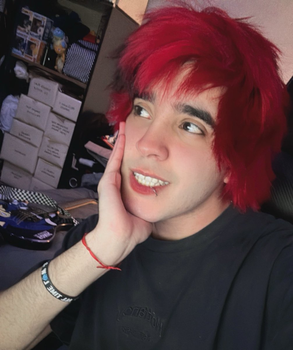 NotDelonge's tweet photo. tomi pelo rojo porq me aparecio en mi galería lol https://t.co/oRF8jeZxwi