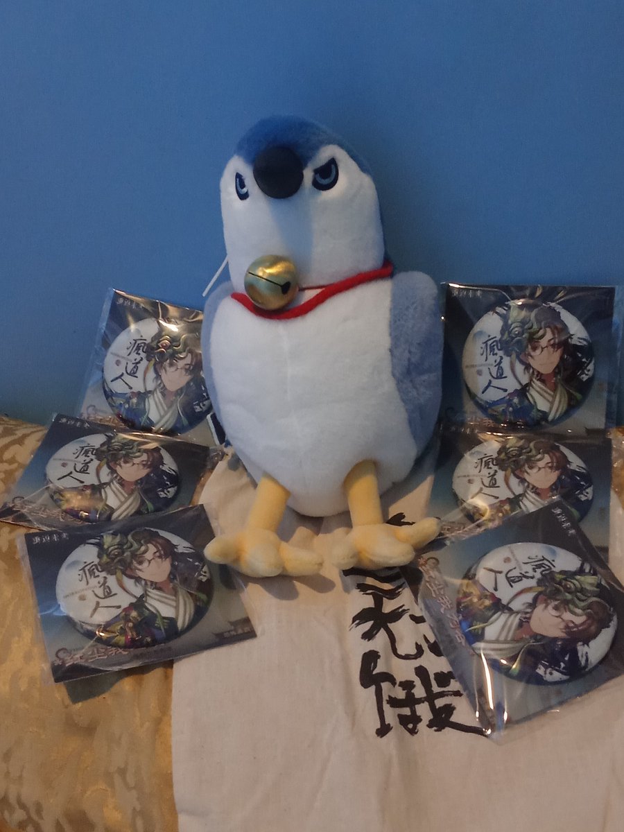 grembutchaotic's tweet photo. Guys I got my 3.4 merch!!! https://t.co/KgtgPyLVHq