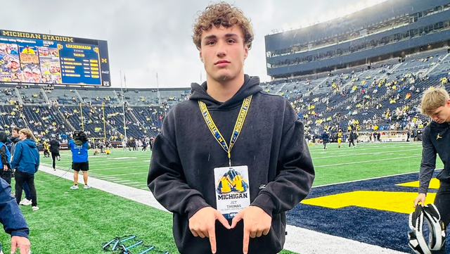 ethanmmcdowell's tweet photo. Michigan's game day atmosphere, coaching staff and pizza impressed '28 LB Jet Thomas. 

“From the game to the town to just everything around Ann Arbor, it was great.”

More here: https://t.co/Qcsm7URjDs https://t.co/EHQOLOy2mZ