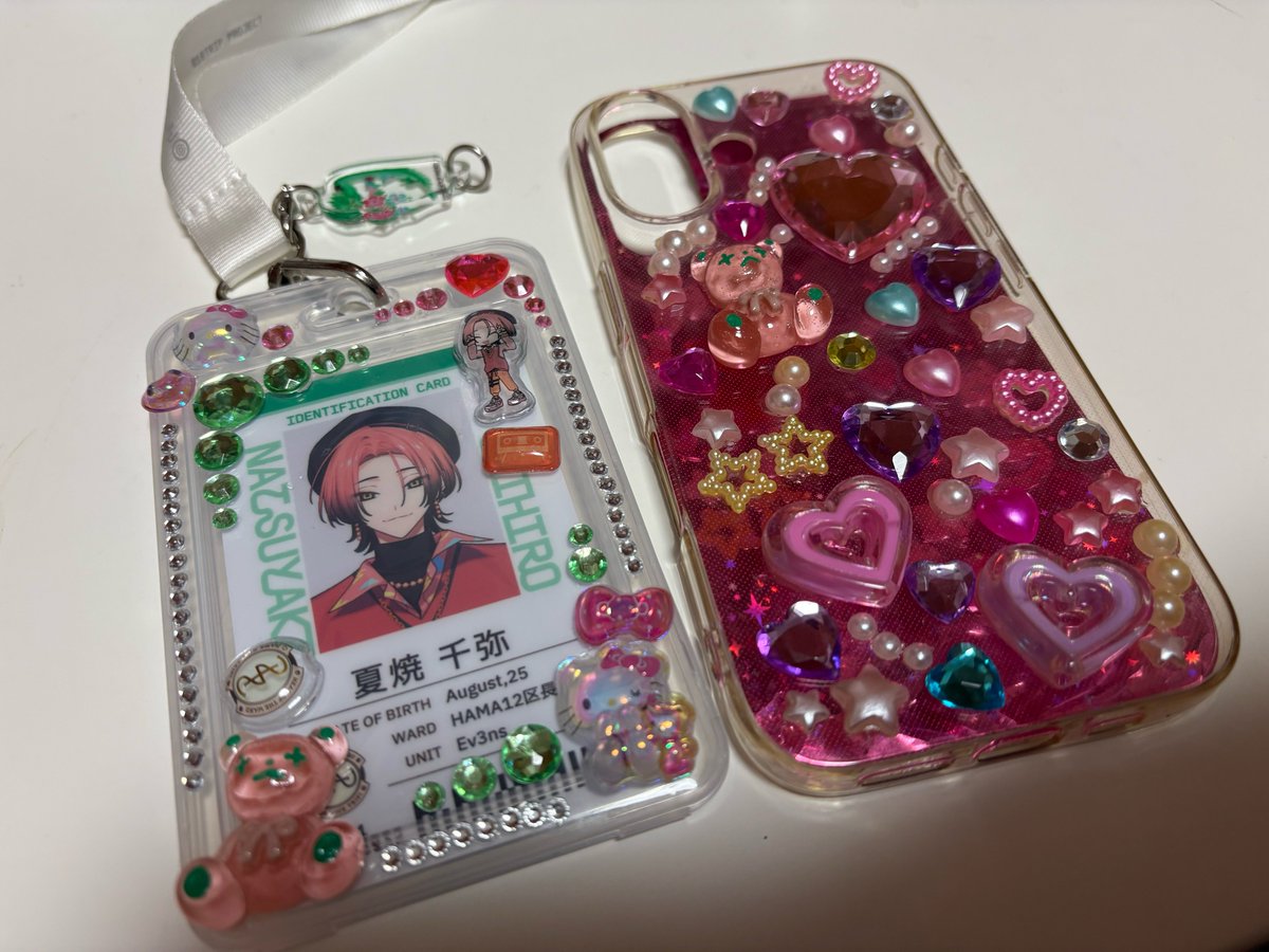 Chi_255's tweet photo. あんまり納得いってないですが大急ぎで社員証もデコった✨💓
スマホケースも明日はこちらでいきます✌ https://t.co/wAfBwyP3Fw