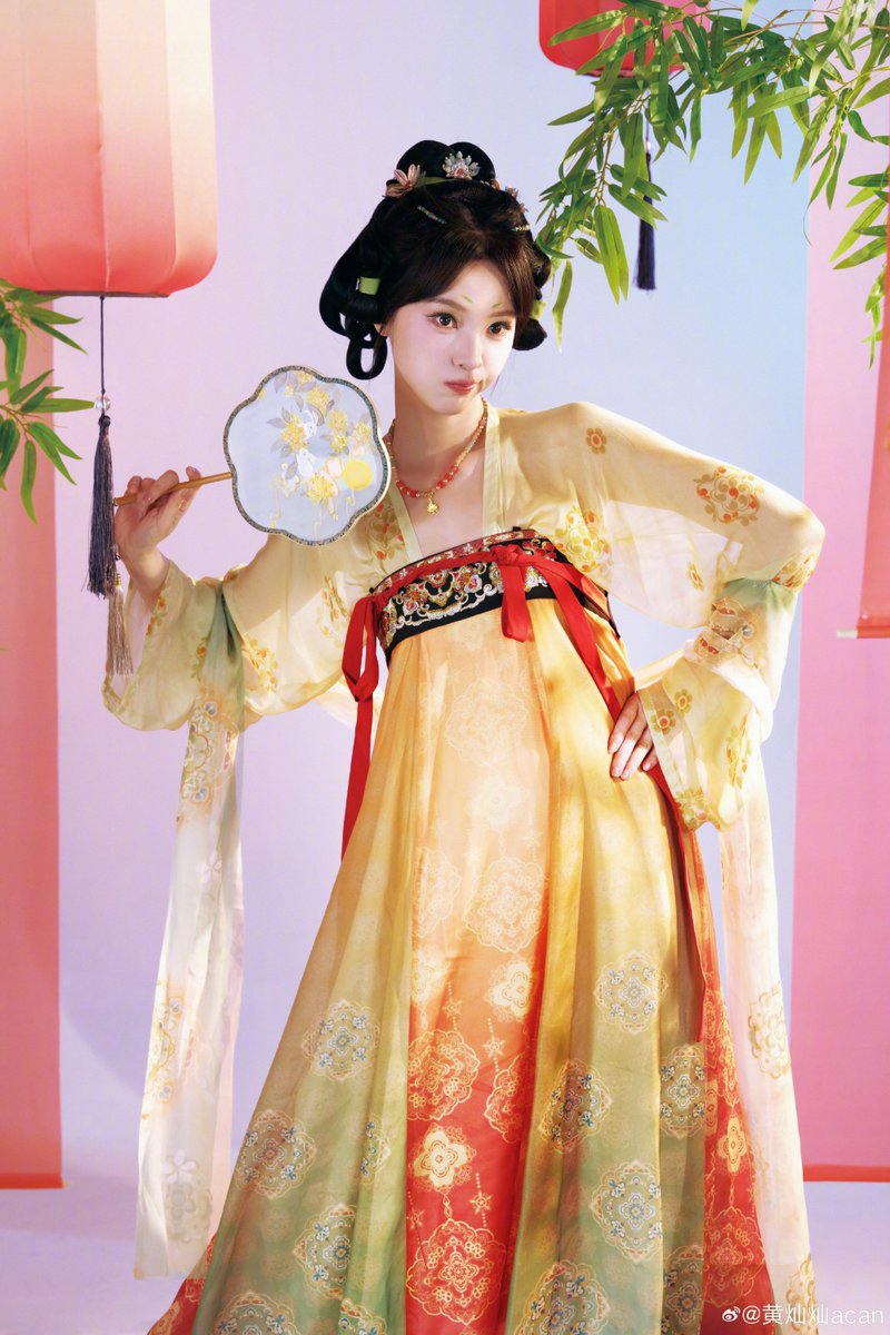 langjieupdates's tweet photo. #HuangCancan's photoshoot for Hunan TV Mid-Autumn Festival Gala 2026 https://t.co/sKoBEEcmin