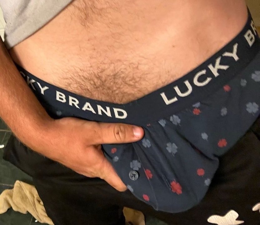daddy_trent's tweet photo. A little tease here #bulge #bwc #nsfw https://t.co/YMcvZixjdn
