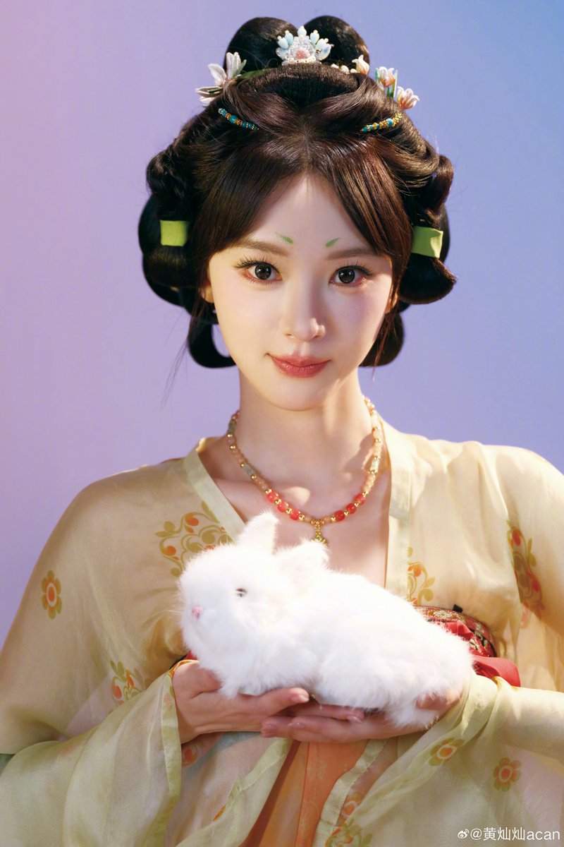 langjieupdates's tweet photo. #HuangCancan's photoshoot for Hunan TV Mid-Autumn Festival Gala 2026 https://t.co/sKoBEEcmin