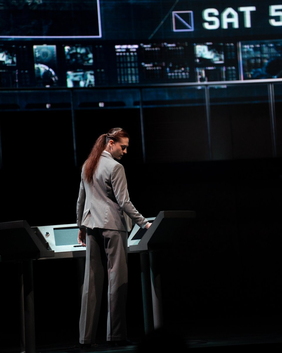 UniversalORL's tweet photo. "Computah, show me Jason Bourne." https://t.co/iLlE7HaF3d