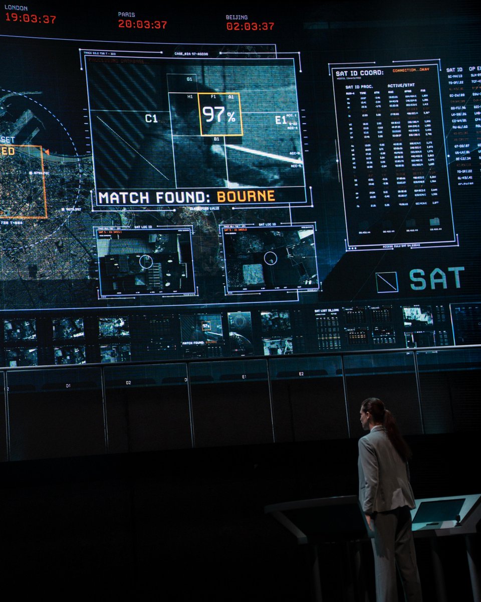 UniversalORL's tweet photo. "Computah, show me Jason Bourne." https://t.co/iLlE7HaF3d