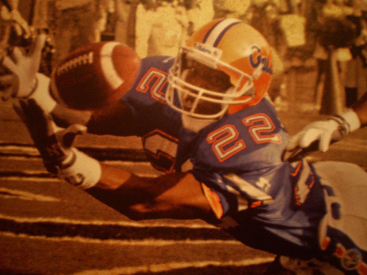 InesGreg's tweet photo. #fridayflashback ...Gator style!
Since my hometown is "hosting" a Top 5 Ole Miss team in The Swamp tomorrow.
Chomp-chomp! Go Gators! https://t.co/Cjpc1AVyQG