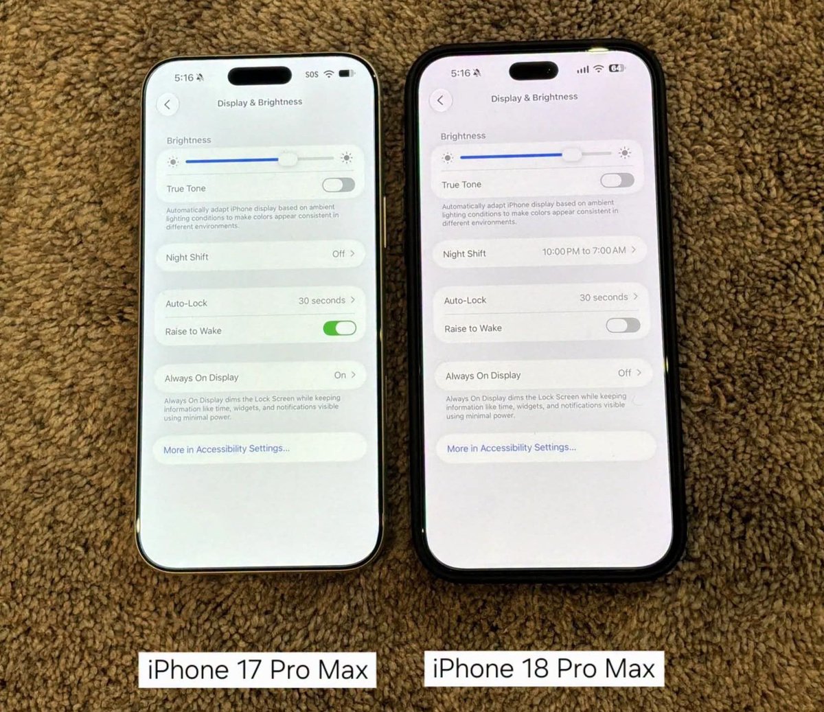 oneuios's tweet photo. 🍎👀A display comparison between the iPhone 17 Pro Max and iPhone 18 Pro Max, with auto-light turned on.✨ https://t.co/mHSHIFWkYy