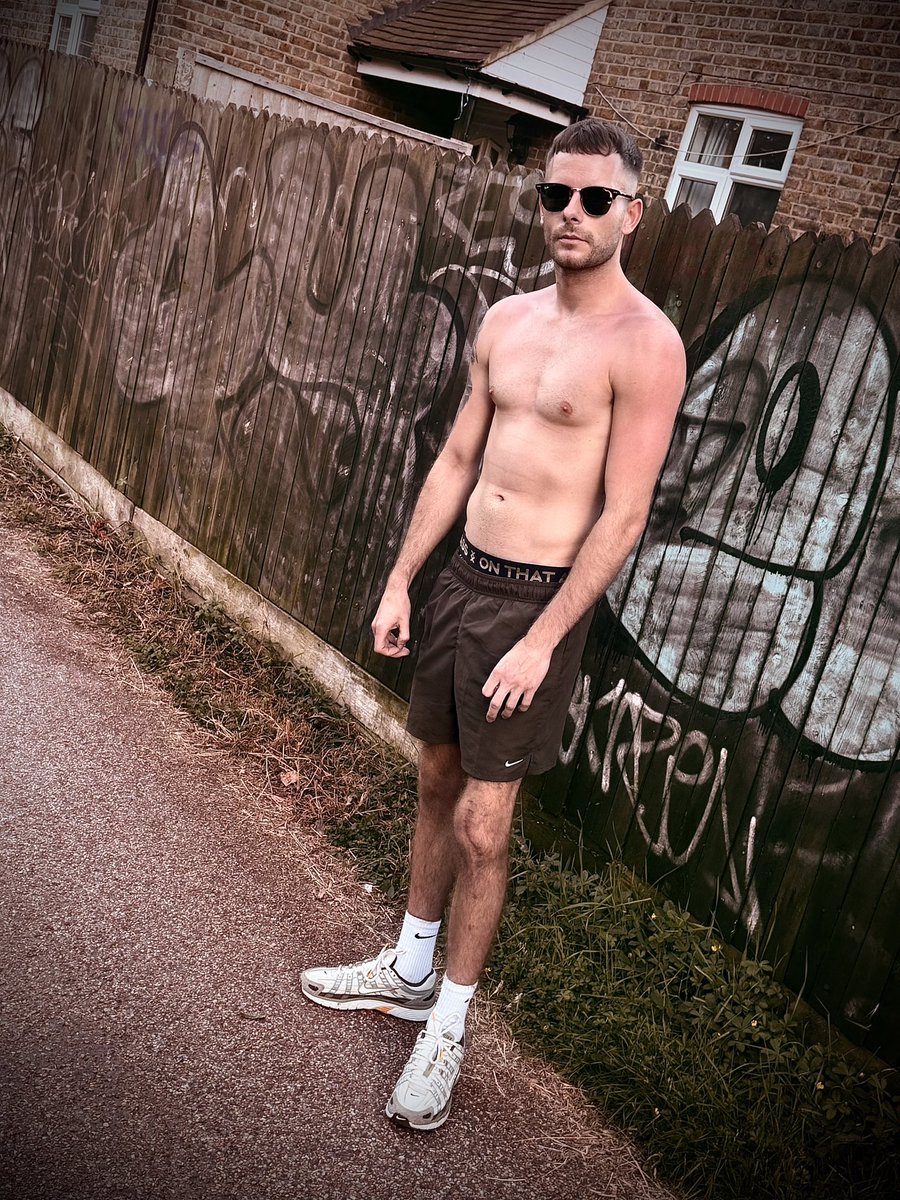 magicmike2612's tweet photo. What’s happening? #chavlad #scally https://t.co/vcpk5pIsh3