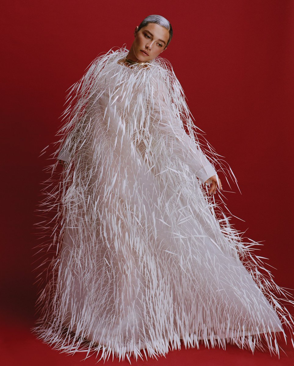 VanityFair's tweet photo. Florence Pugh on the industry: 

“I know that everybody in this industry has rises and falls. I’m not an idiot. I’ve seen that happen to loads of people, especially women. We love to build them up, and we love to bring them down.” 

Read the cover story: https://t.co/lUkjfNSaFM https://t.co/MVqhUin15N
