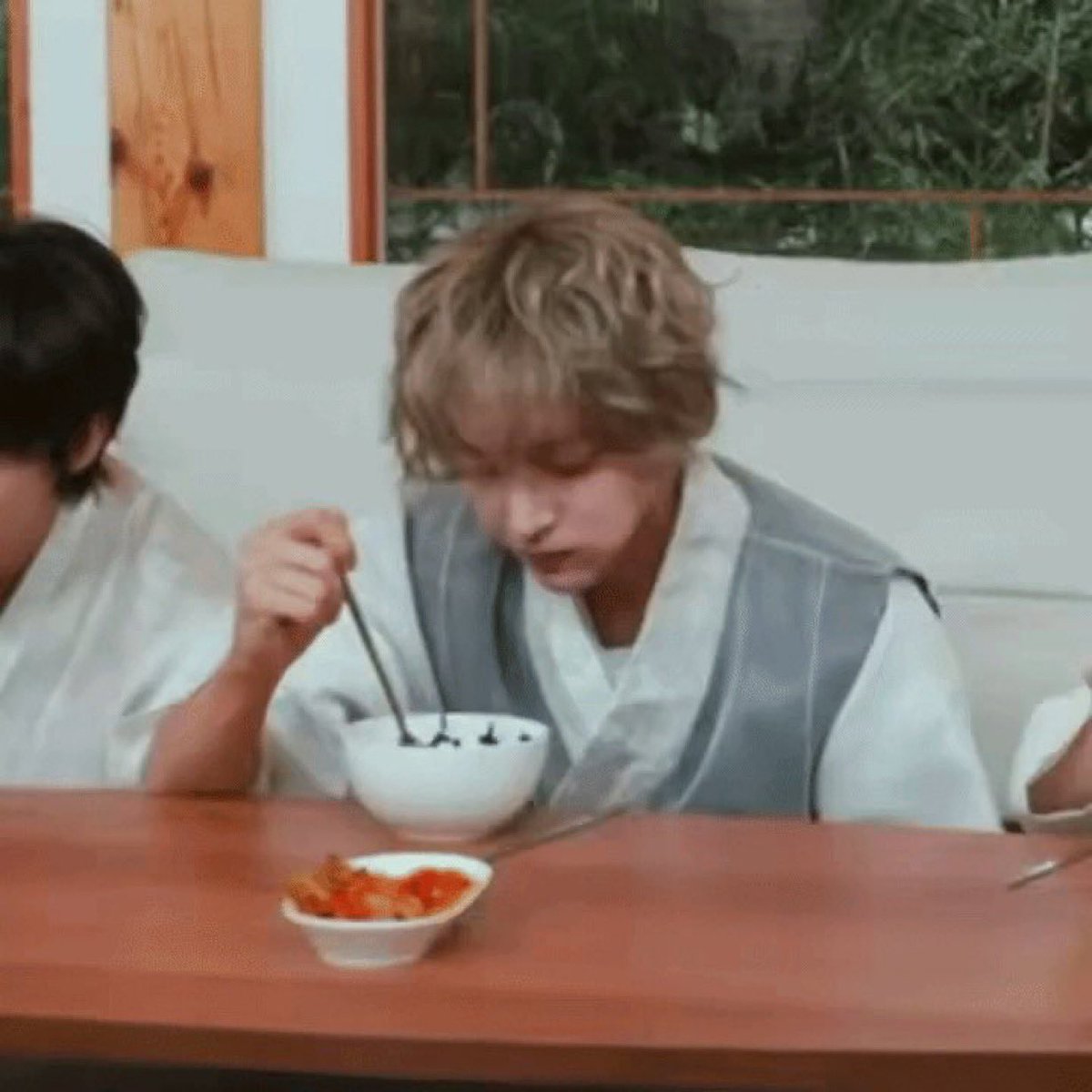 jemujume's tweet photo. รูทีนวันหยุดคุนหนูบิ  กิน นอน แล้วก็นอน https://t.co/NqluHfpssM