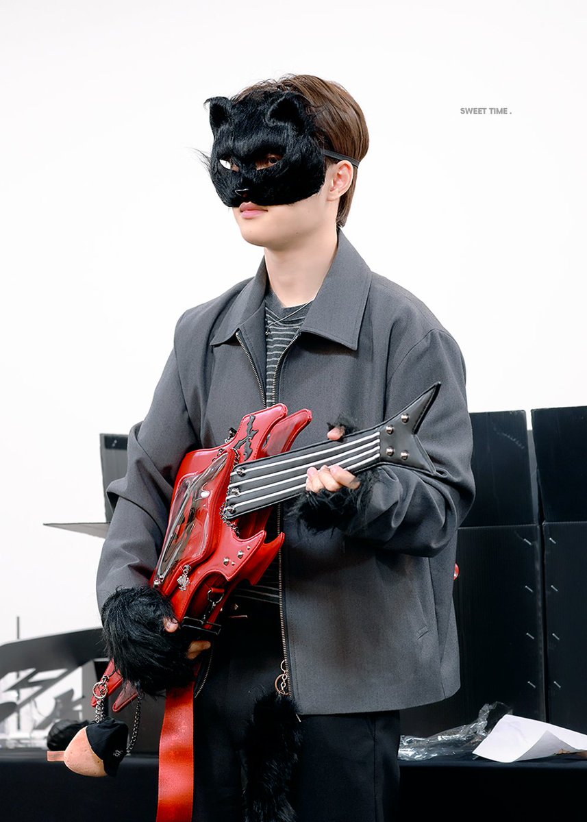112sweettime's tweet photo. 260919 🐱 됴꾸 🐧 ₊˚⊹♡

#도경수 #디오 #DOHKYUNGSOO #KYUNGSOO #DO (D.O.) #都敬秀 #都暻秀 #ドギョンス #DOPAMINE #도파민 #Guitarist #기타리스트 @DOHKYUNGSOO_X https://t.co/b7xbQD4l8V