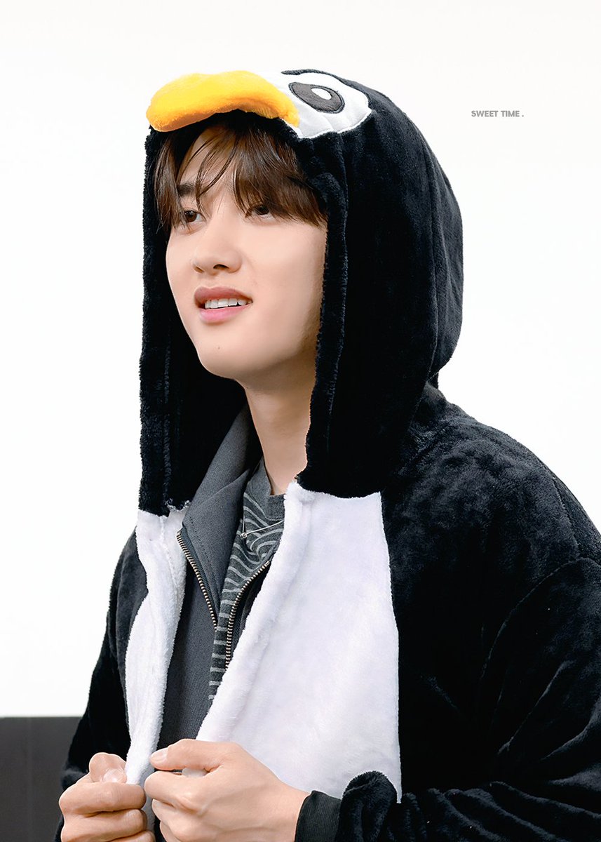 112sweettime's tweet photo. 260919 🐱 됴꾸 🐧 ₊˚⊹♡

#도경수 #디오 #DOHKYUNGSOO #KYUNGSOO #DO (D.O.) #都敬秀 #都暻秀 #ドギョンス #DOPAMINE #도파민 #Guitarist #기타리스트 @DOHKYUNGSOO_X https://t.co/b7xbQD4l8V