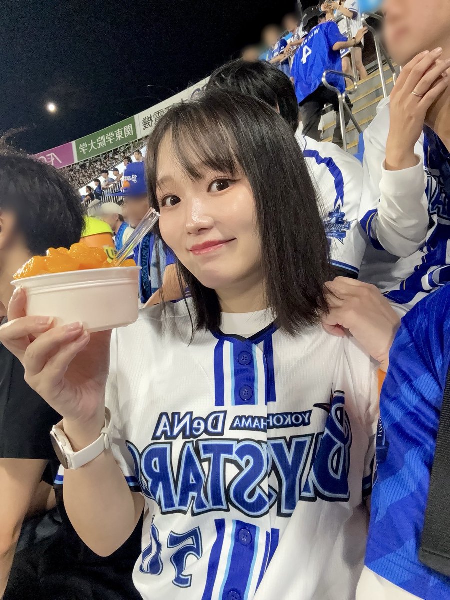 kenmochi_yukie's tweet photo. DeNA対阪神⚾️
横浜スタジアムで生観戦🏟️
負けそう...と思った8回の裏で逆転ー⚾️
盛り上がりすごかったー✨勝てて嬉しいー✨
大好きな球場グルメも今シーズンはこれで食べ納めかなと、たらふく食べてきましたー🍧
#ベイスターズ #プロ野球 https://t.co/K8vuuUNNkv