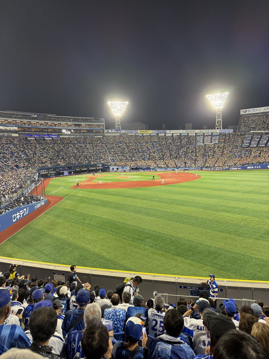 kenmochi_yukie's tweet photo. DeNA対阪神⚾️
横浜スタジアムで生観戦🏟️
負けそう...と思った8回の裏で逆転ー⚾️
盛り上がりすごかったー✨勝てて嬉しいー✨
大好きな球場グルメも今シーズンはこれで食べ納めかなと、たらふく食べてきましたー🍧
#ベイスターズ #プロ野球 https://t.co/K8vuuUNNkv