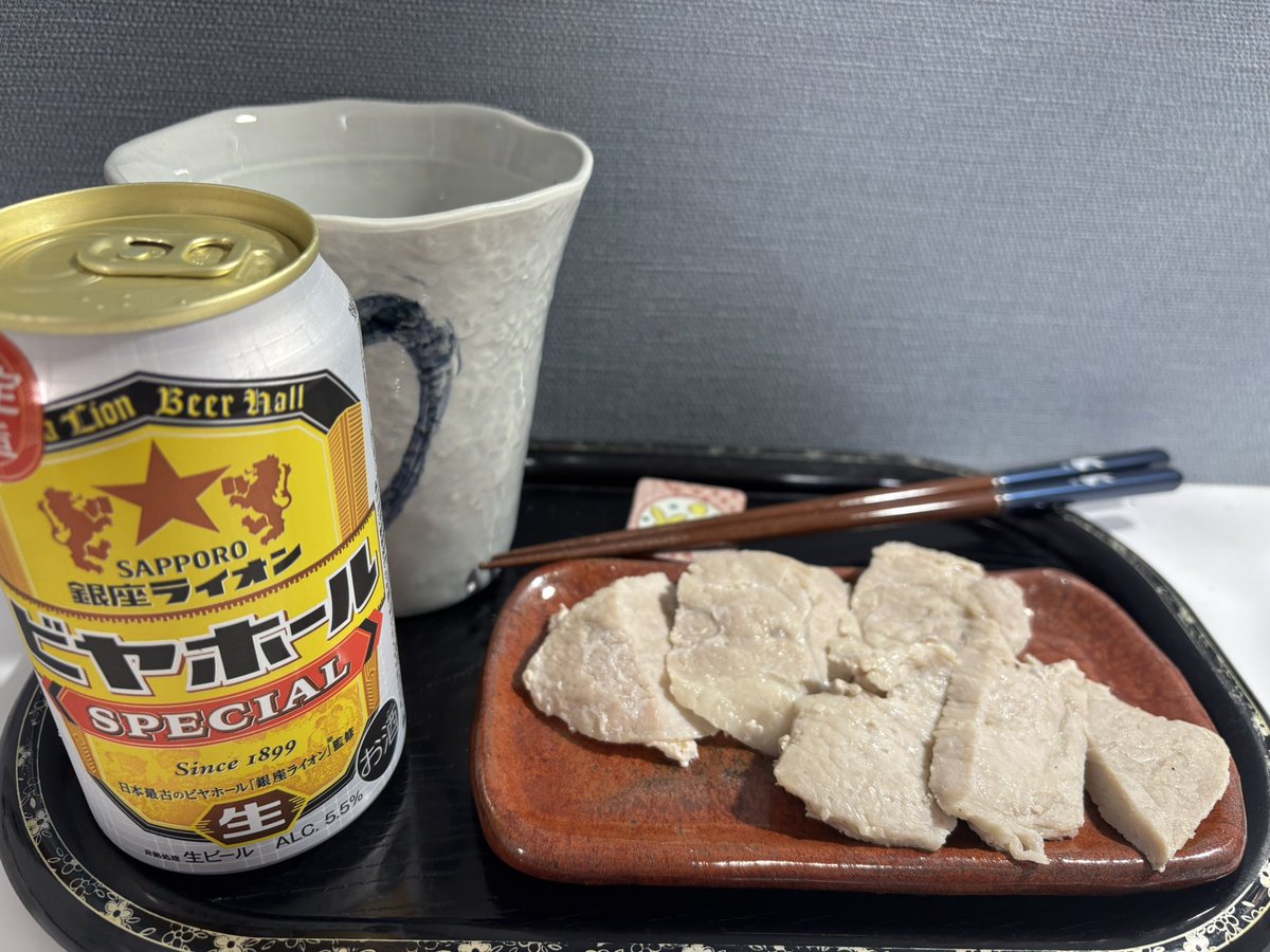 shino385's tweet photo. 未だ本アカウントが戻らずなので😭
おれんちの居酒屋も別館扱いのこちらで

まだ少々重い酒
豚肉の焼き蒸しでご機嫌伺い

#居酒屋おれんち https://t.co/E0b8NF4rHT