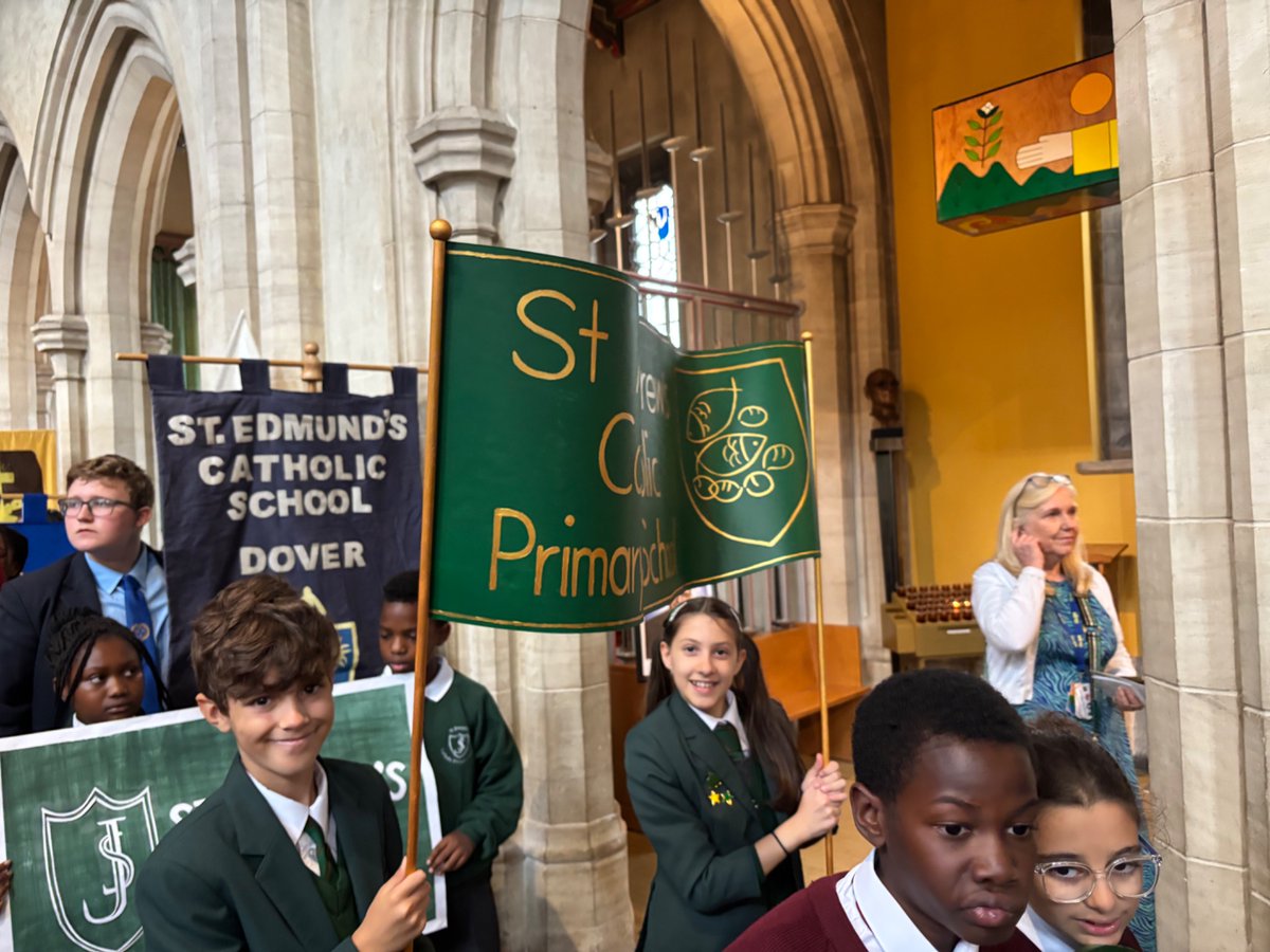 StAndrewsSW16's tweet photo. What a wonderful way to finish off a busy week! 🙏✨ Attending Mass at the Cathedral to mark the start of the academic year, together with other Catholic schools from across our Archdiocese. Such a special occasion and a beautiful way to begin the year together  🕯️ https://t.co/oyLLZ0ignT