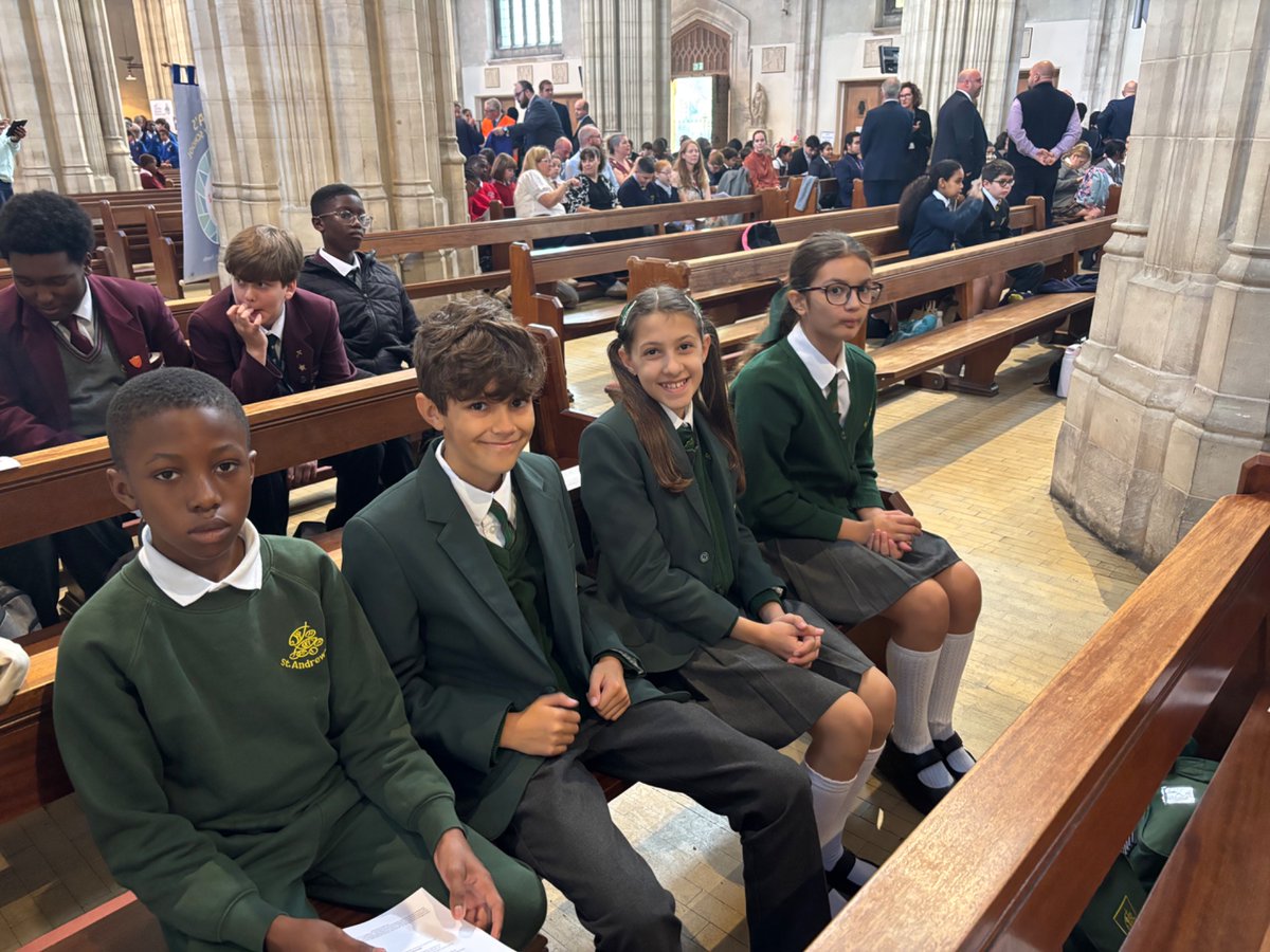 StAndrewsSW16's tweet photo. What a wonderful way to finish off a busy week! 🙏✨ Attending Mass at the Cathedral to mark the start of the academic year, together with other Catholic schools from across our Archdiocese. Such a special occasion and a beautiful way to begin the year together  🕯️ https://t.co/oyLLZ0ignT