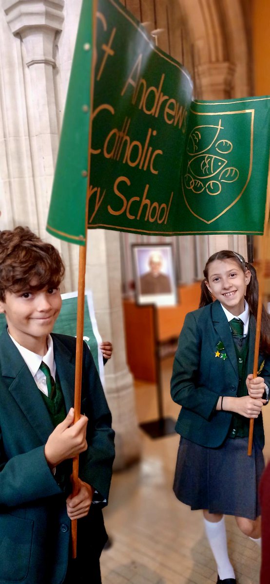 StAndrewsSW16's tweet photo. What a wonderful way to finish off a busy week! 🙏✨ Attending Mass at the Cathedral to mark the start of the academic year, together with other Catholic schools from across our Archdiocese. Such a special occasion and a beautiful way to begin the year together  🕯️ https://t.co/oyLLZ0ignT