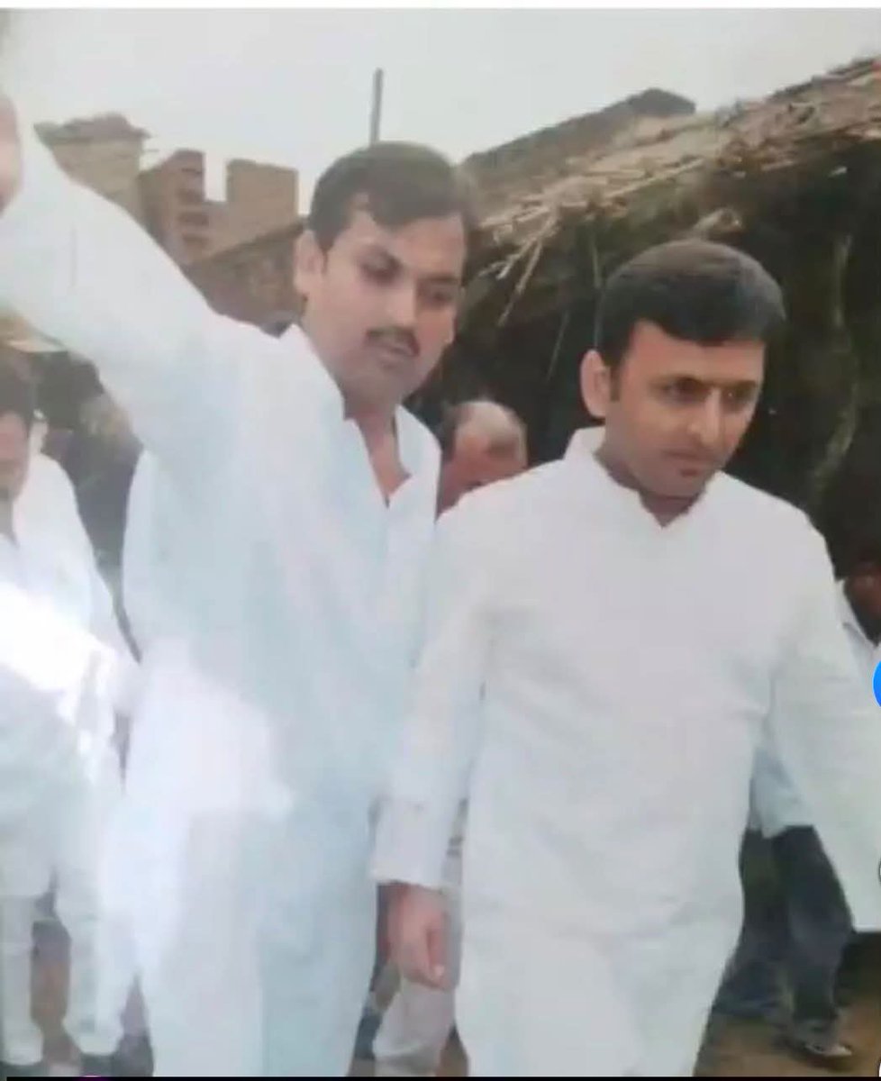AmitMauryak13's tweet photo. तस्वीरो से अन्दाजा लगाया जा सकता हैं कितने वर्षों से संघर्ष 💪 किया है भावी विधायक बीकापुर 2027 Raghvendra Pratap Singh Anoop Singh 
@yadavakhilesh जिन्दाबाद 
@samajwadiparty जिन्दाबाद https://t.co/ZF90zRwCie