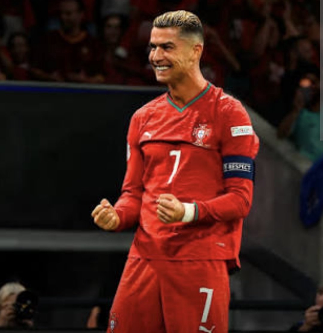 XProfJMoriartyX's tweet photo. @Cr7stianismo_ Cristiano con vendas sigue siendo esto https://t.co/RqlhTfKrtf