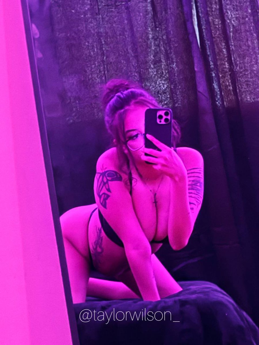 taylorwilson_'s tweet photo. Nothing more romantic than giving me everything in your bank account 🥰 https://t.co/laih25ZxbC