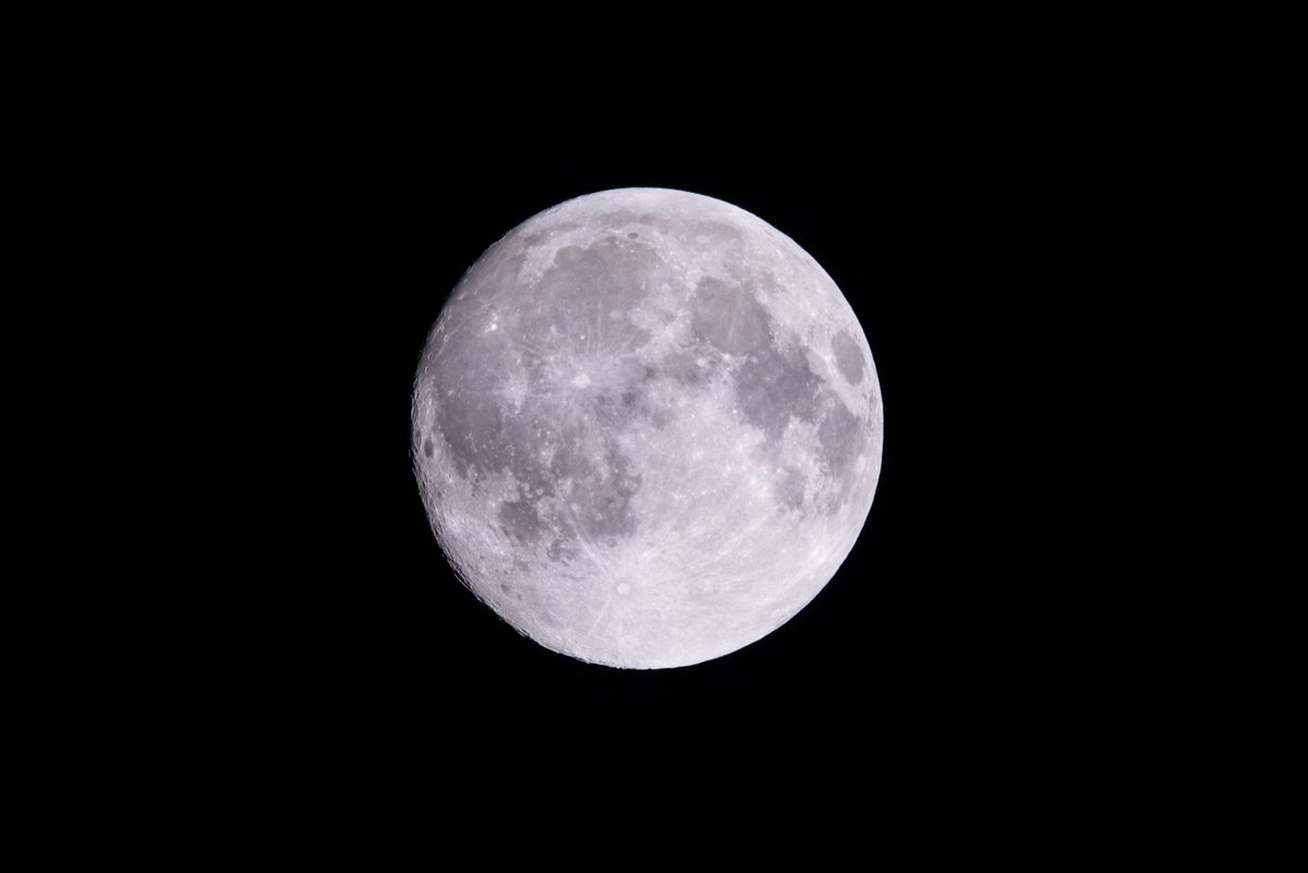 t5z_mugen's tweet photo. 雲の隙間より。

#ファインダー越しの私の世界
#photography
#中秋の名月 https://t.co/3Kr0sDHYQB